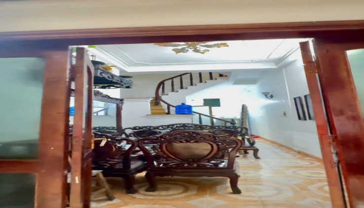 Cho thuê nhà Nguyên căn Ô Chợ Dừa Đống Đa, 30m2x3 tầng.3 ngủ 9 triệu